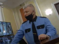 Безмасочников сняли на видео в здании мэрии Воронежа
