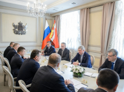 Гусев встретился с директором Ростеха на фоне тёмной полосы в «Созвездии» 