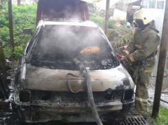 В Воронеже сгорела очередная иномарка (ФОТО)