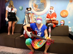 Огненный хит про коронавирус записал астропсихолог в Воронеже