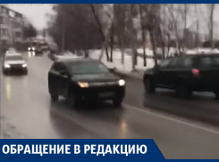 Автохамы не давали перейти дорогу женщине с коляской в Воронеже