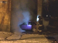 В Воронеже дотла сгорел моторный отсек «восьмерки» 