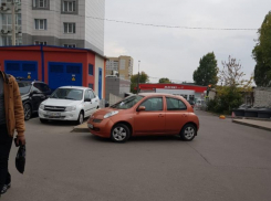 Обидной запиской наказали женщину на Nissan Micra в Воронеже