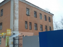 Аварийный дом в Воронеже может скоро обрушиться, убив завалами своих жителей 