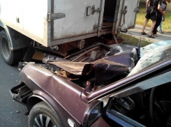 В Воронеже на улице Богдана Хмельницкого «Лада» врезалась в «Газель» (ФОТО)