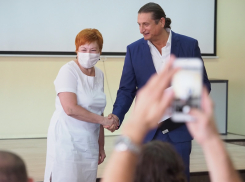 Сергей Чижов передал средства индивидуальной защиты медицинским работникам БСМП № 8