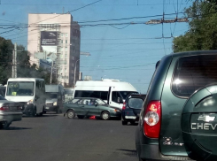В Воронеже образовалась «мёртвая» пробка на Московском проспекте