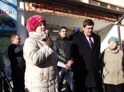 Жители улицы Ломоносова попросили Олега Пахолкова помочь сохранить любимый магазин 
