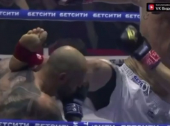 Рэпер отправил в нокаут бывшего футболиста воронежского «Факела»: опубликовано видео