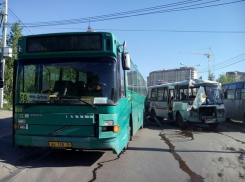 Три пассажира пострадали в ДТП с двумя автобусами в Воронеже
