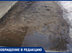 Расквашенную дорогу детсада на фоне ежемесячных родительских «пожертвований» показали в Воронеже