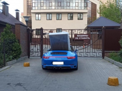 Перевозку мебели на кабриолете сняли на фото жители Воронежа 