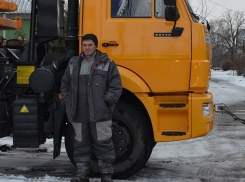 Строитель спас малыша, выброшенного матерью в выгребную яму в Воронежской области