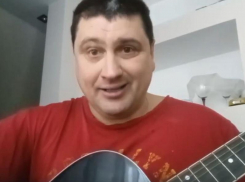 «Но он капитан КВН»: воронежец спел песню про Зеленского 