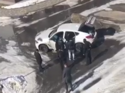 Момент задержания банды лжеброкеров из Воронежской области попал на видео