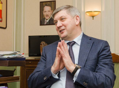 Гусев заявил, что стремится защитить воронежских женщин от житейских проблем