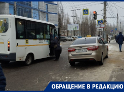 Невыносимое хамство несколько дней парализует работу остановки в Воронеже 