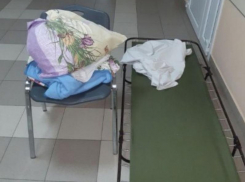 Облздрав объяснил, почему воронежскую пациентку положили с ребенком в коридоре на раскладушке 