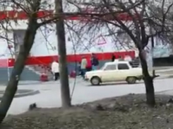 Удивительный автомобиль такси сняли на дороге в Воронеже 