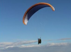 Трое жителей Воронежской области и рыбак спасли жизнь тонущему парапланеристу 