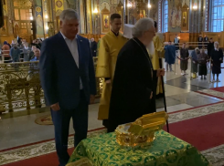 Губернатор Воронежской области начал воскресенье с богоугодного дела