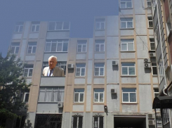 Экс-губернатор и другие воронежские VIP-ы обнаружены в доме-невидимке