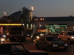 В Воронеже на Антонова-Овсеенко столкнулись «Мерседес» и «Камаз»