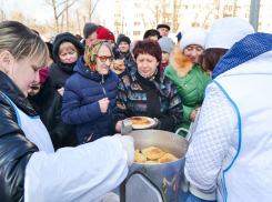 Воронежские микрорайоны провожали масленицу с командой ДСК 
