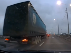 Удачный исход «противостояния» с фурой показали от первого лица в Воронеже 