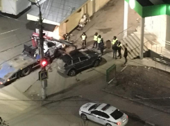 Странный консилиум ДПСников заметили у эвакуатора в Воронеже