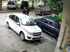 Нелепые сливальщики бензина стали героями видео в Воронеже