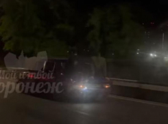 Опасная поездка на багажнике попала на видео в Воронеже