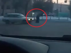 Взывающего к богам воронежца сняли посреди перекрестка на Заставе