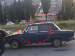 Машина-призрак, которая сама ездит по улицам , шокировала воронежцев и попала на видео