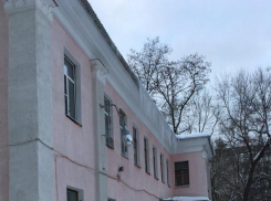 Воронежцы обрушились с критикой на заведующую детским садом из-за огромных сосулек