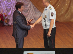 Полицейский получил медаль за спасение мужчины из колодца