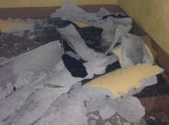 На Левом берегу Воронежа взорвался мусоропровод:  осколком ранило женщину