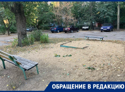 Угнетающий двор с детской площадкой нашли в Советском районе Воронежа