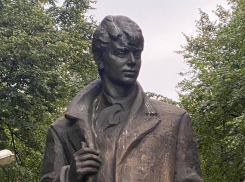 «Загадили бедного Есенина»: воронежцы бьют тревогу из-за великого русского поэта