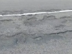 Разбитую региональную дорогу под Воронежем приведут в порядок в 2025 году