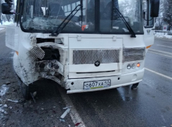 Опубликовано видео ДТП с пазиком в Воронеже