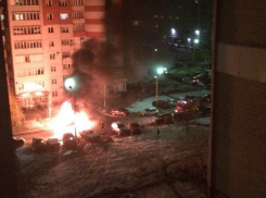 В Воронеже на улице Ломоносова сгорела «Ауди»