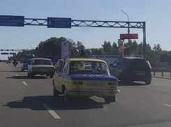 Авторитетный автомобиль ушедшей эпохи заметили на М4 «Дон» под Воронежем
