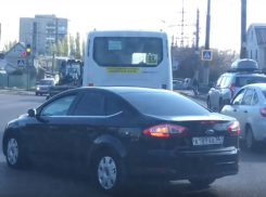 Конфуз дерзкого водителя попал на видео в Воронеже