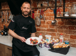 Мастер-класс по приготовлению блинчиков преподали журналистам в Воронеже