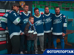 Детям из детского дома устроили трогательную встречу со хоккеистами «Бурана» в Воронеже 