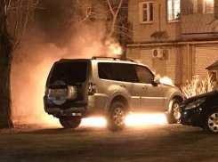 В Воронеже сожгли Mitsubishi Pajero ректора ВГТУ