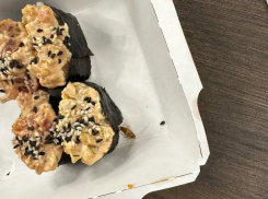 В доставке таракана обвинила суши-кафе жительница Воронежа 