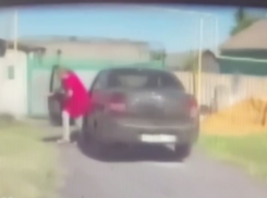 «Выпила квас»: поступок пьяной автомобилистки сняли на видео в Воронежской области 