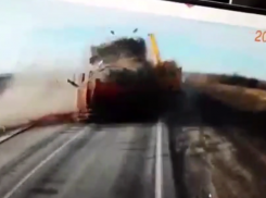 Опубликовано видео жесткого ДТП с КАМазом и грузовиком на воронежской трассе